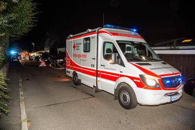 Waiblingen: Dachstuhlbrand - Feuerwehr rettet Bewohner und Hund